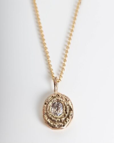 Portrait Pendant - 9K Yellow Gold, Light Blue Sapphire